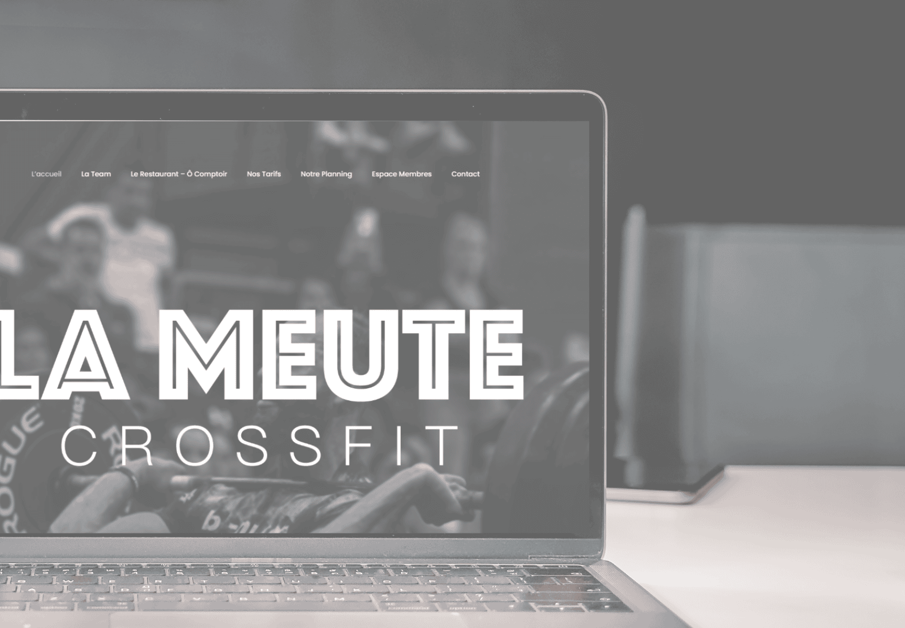 Site web La Meute CrossFit flou arrière-plan — création WordPress graphiste freelance Nîmes
